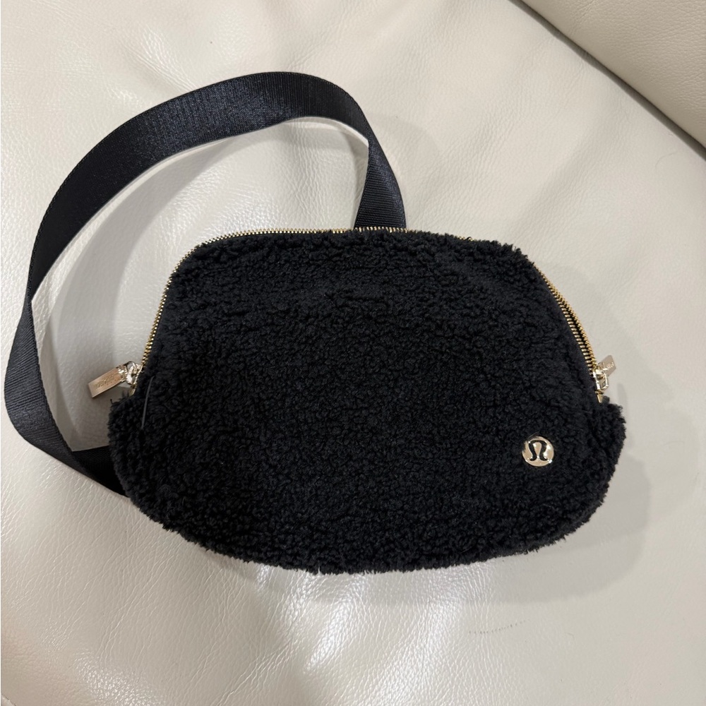 Lululemon Sherpa belt bag